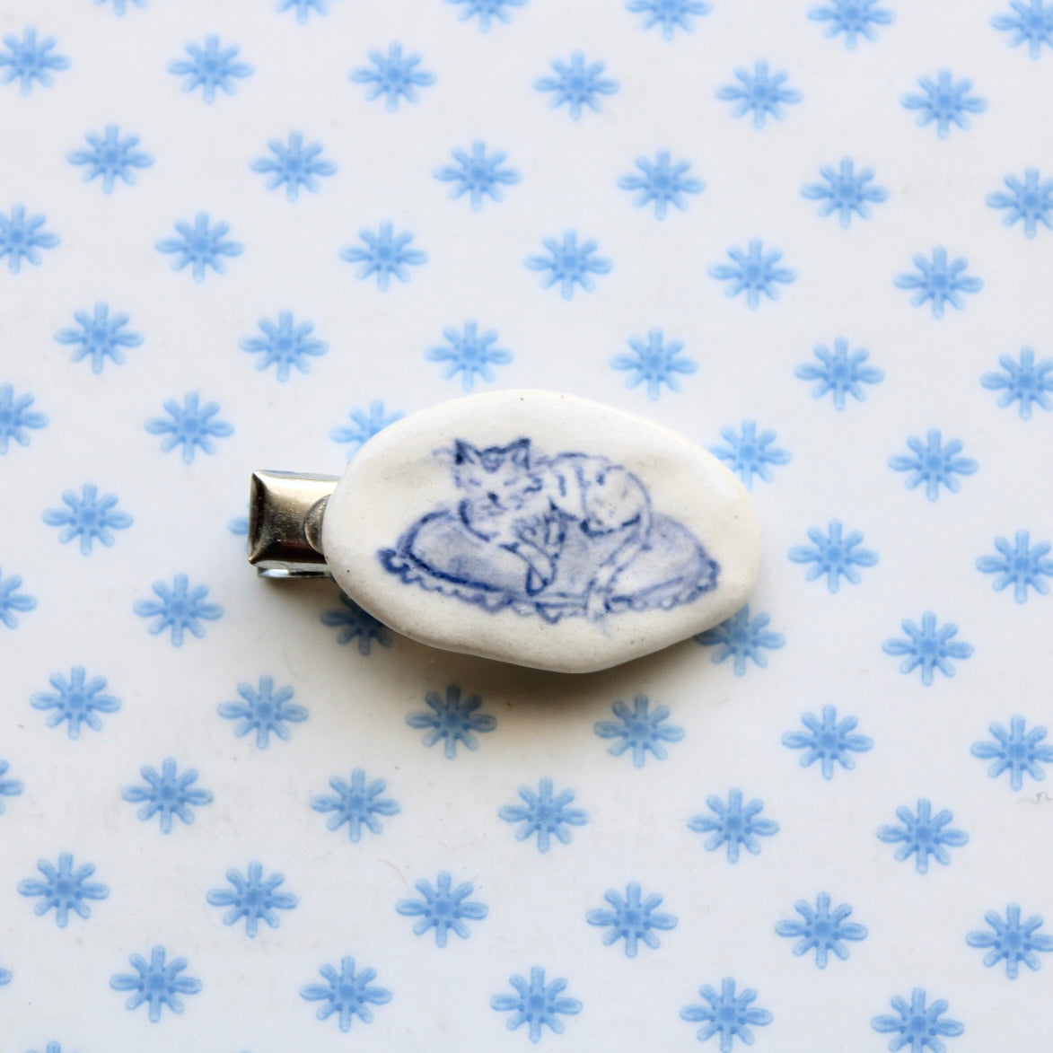 Cat On Pillow Hairclip