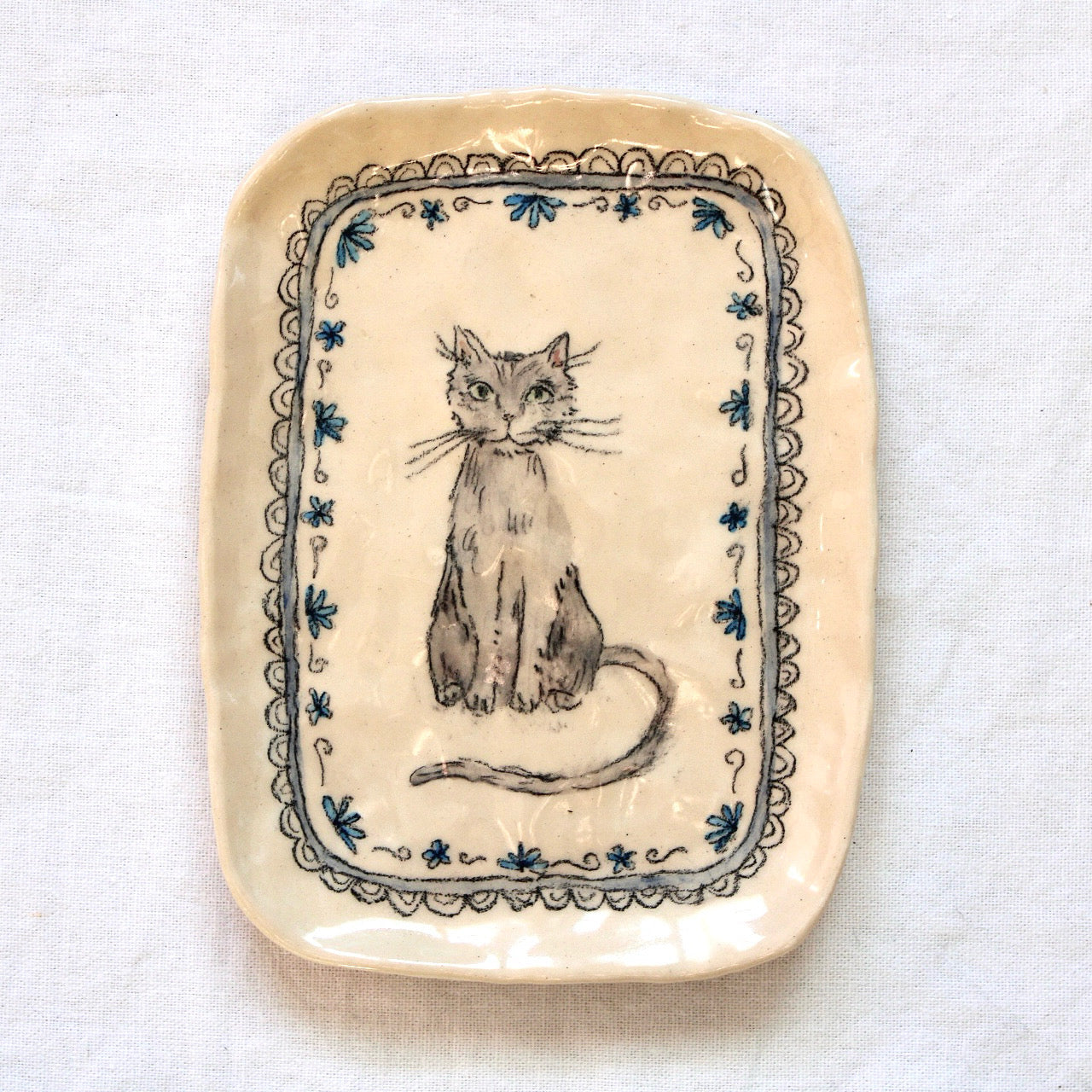 Sitting Cat With Lace Border Dish