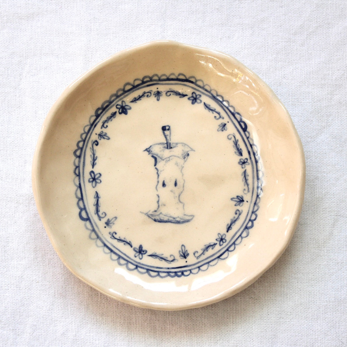 Apple Core With Lace Border Dish