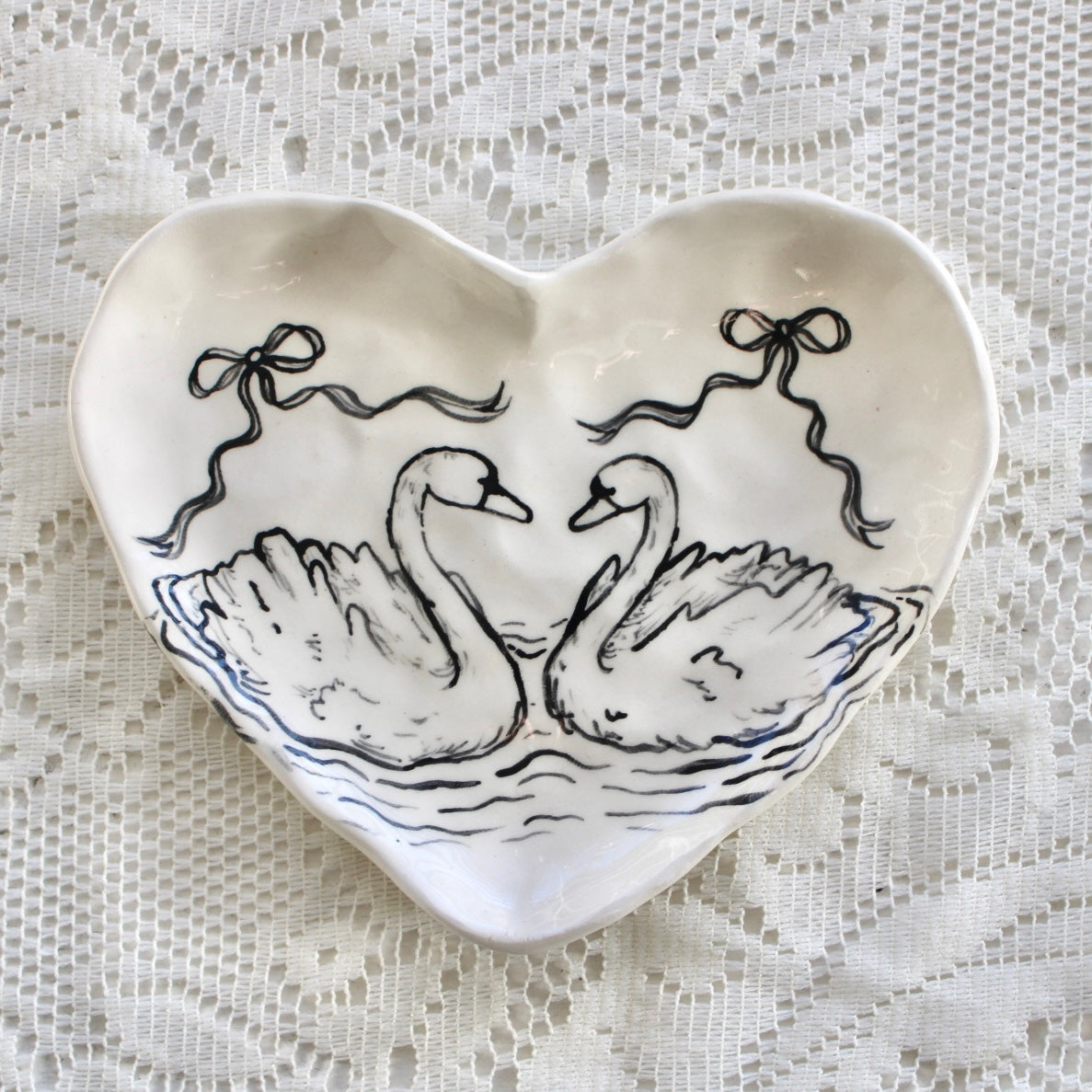 Lover Swans With Bows Heart Dish in Black