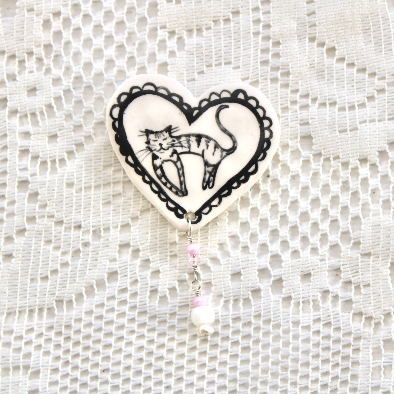 Sleeping Kitty With Lace Beaded Heart Magnet