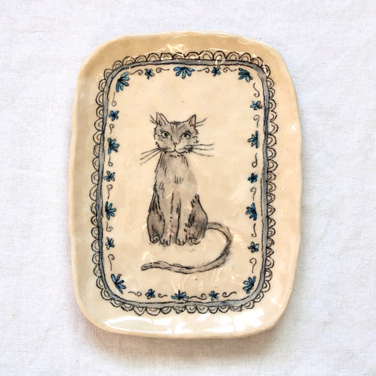 Sitting Cat With Lace Border Dish