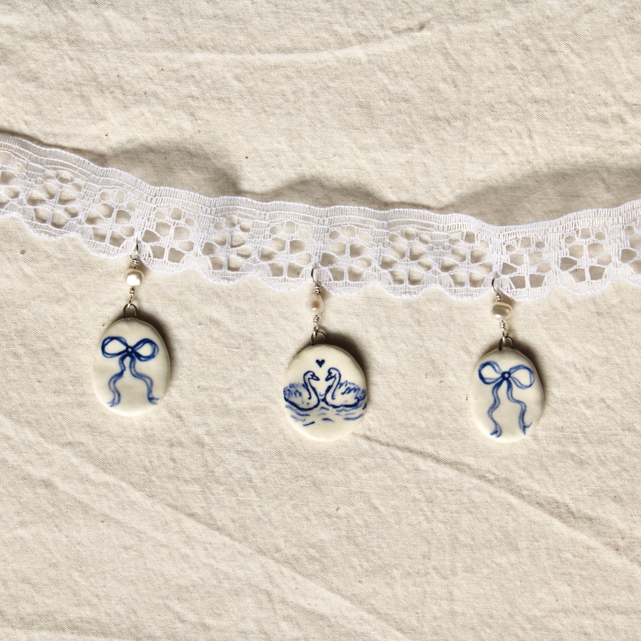 Lover Swans And Bows Lace Choker Necklace