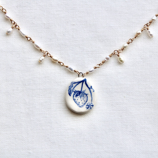 Strawberry Vine Pearl Necklace in Gold