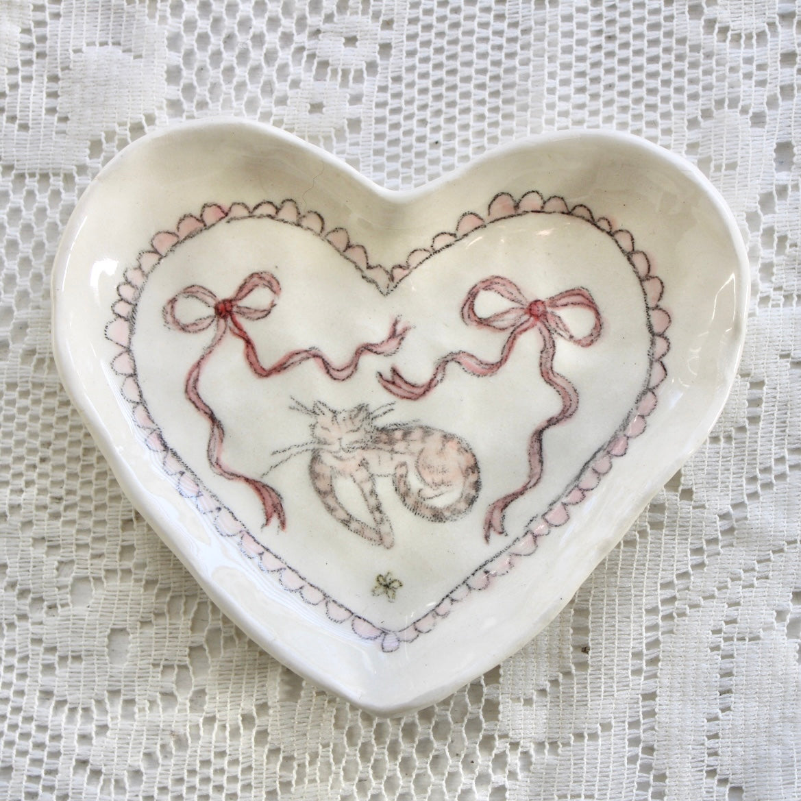 Sleeping Kitty With Bows Heart Dish