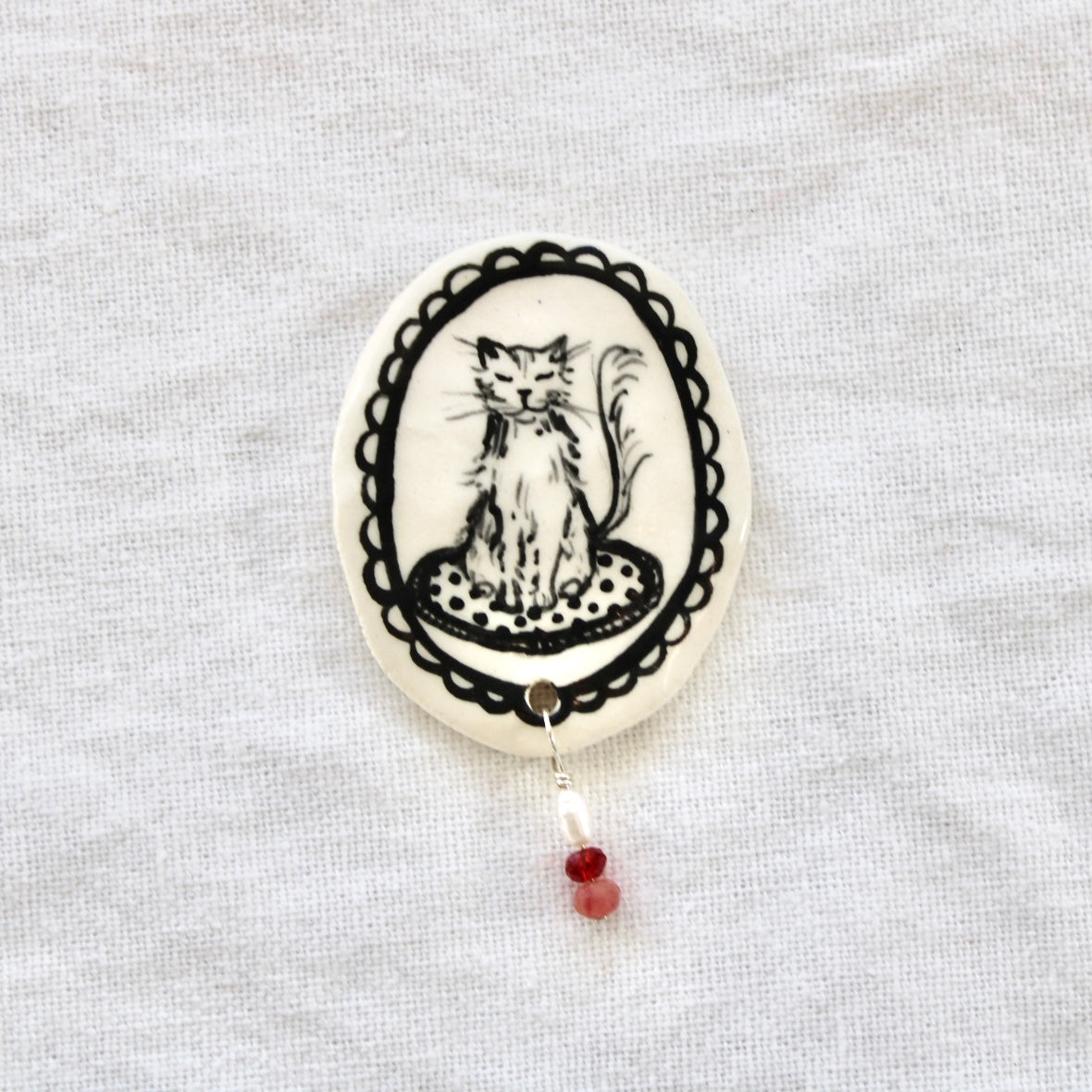 Sitting Kitty Beaded Magnet in Black