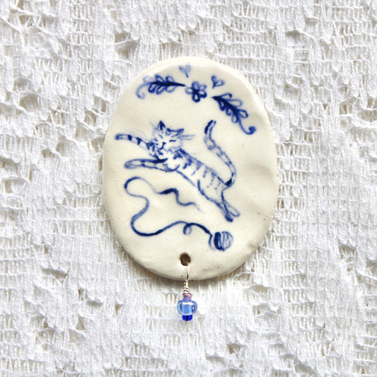 Cat With Yarn Beaded Magnet