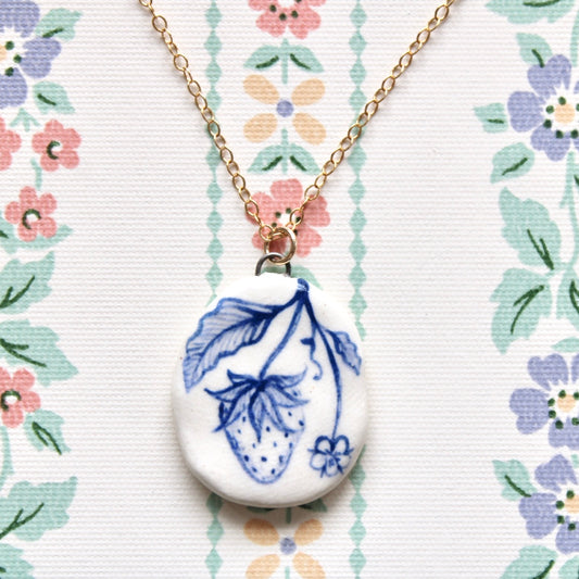 Strawberry Vine Necklace in Gold