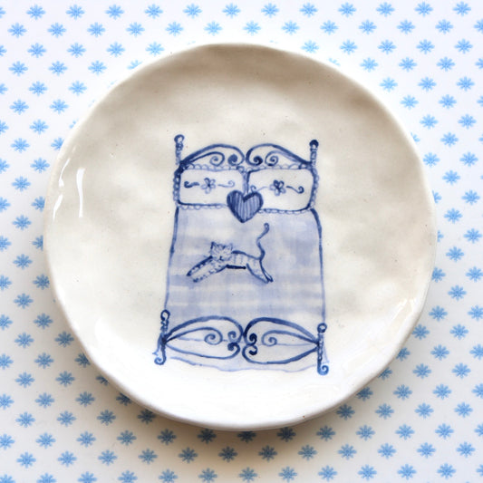 Cat In Bed Dish