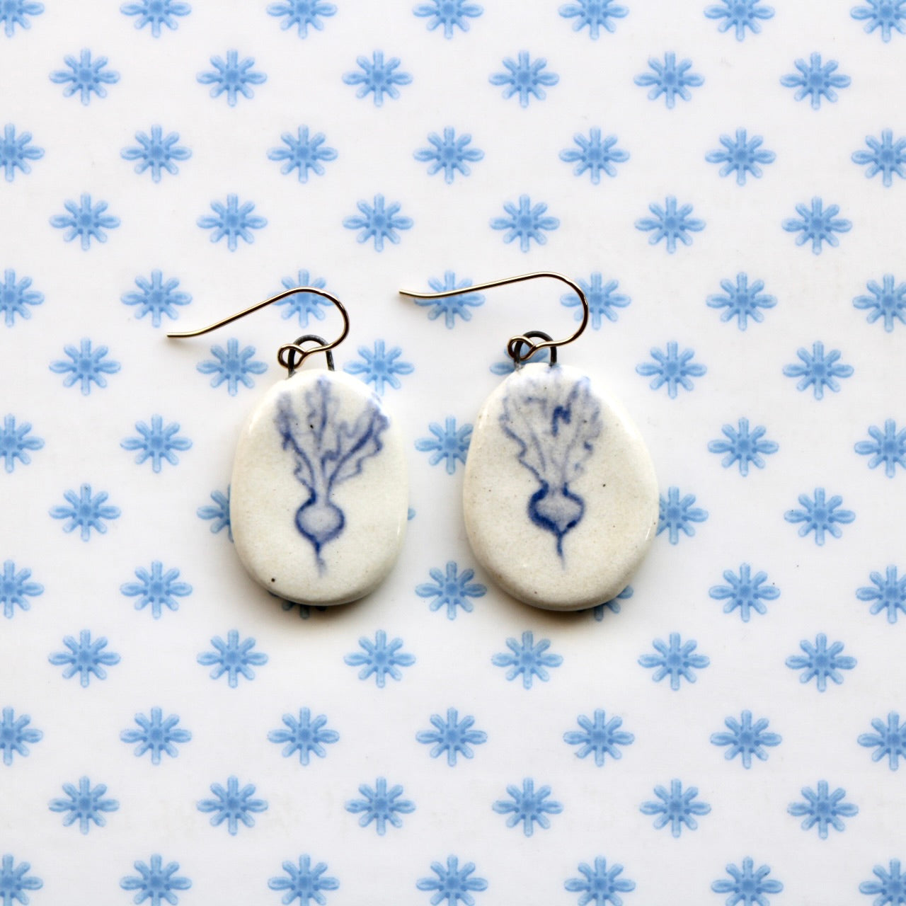 Beet Earrings in Gold