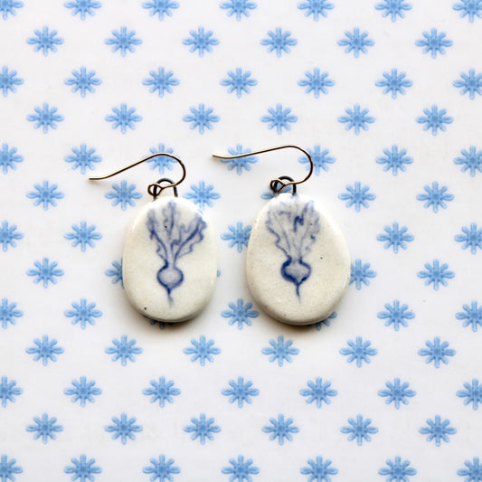 Beet Earrings in Gold