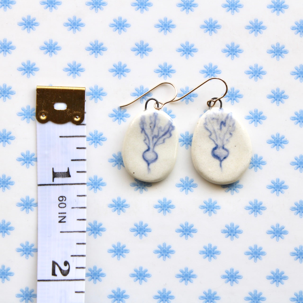 Beet Earrings in Gold