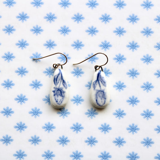Strawberry Vine Earrings in Gold