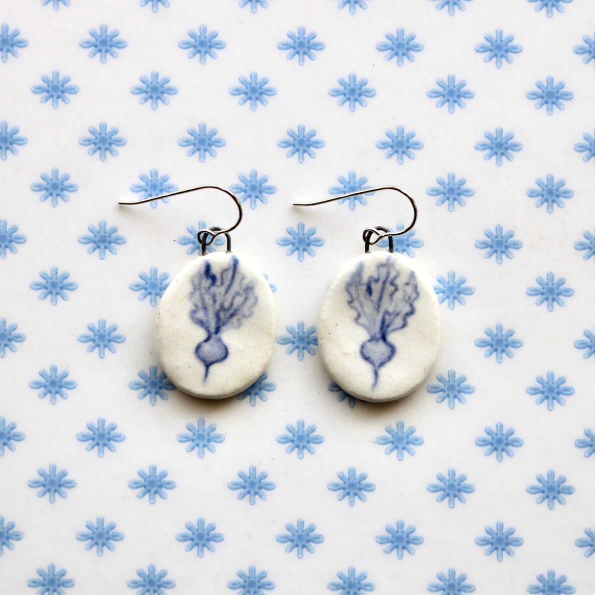 Beet Earrings in Silver