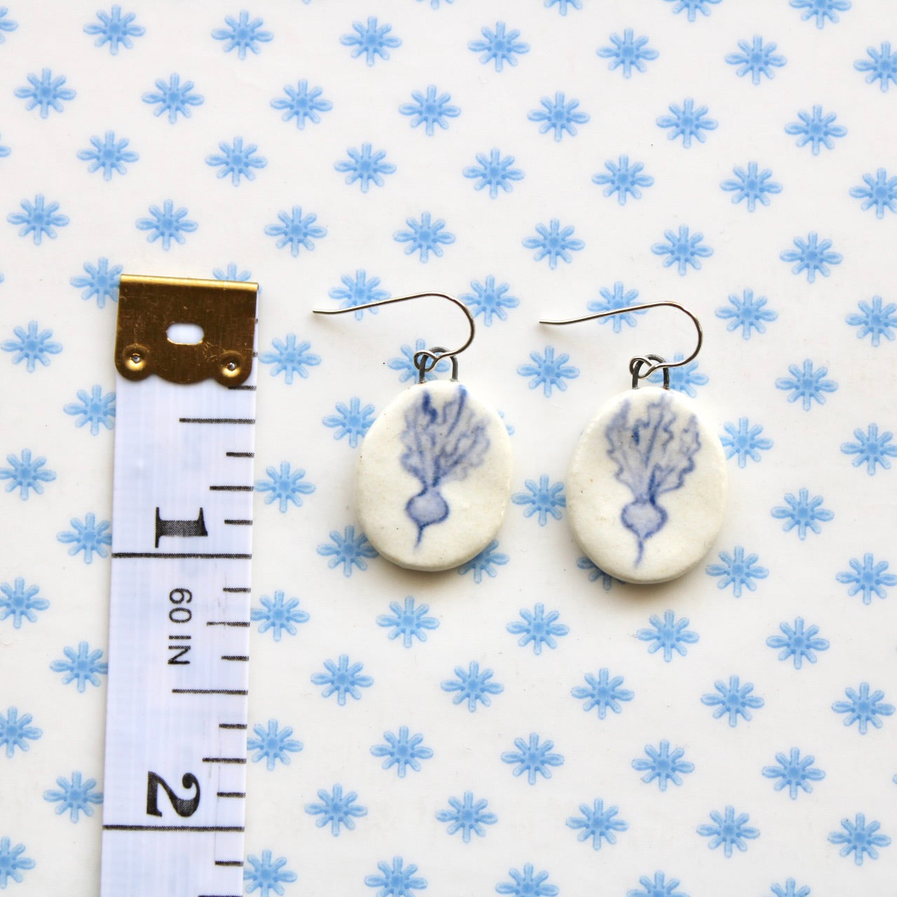 Beet Earrings in Silver