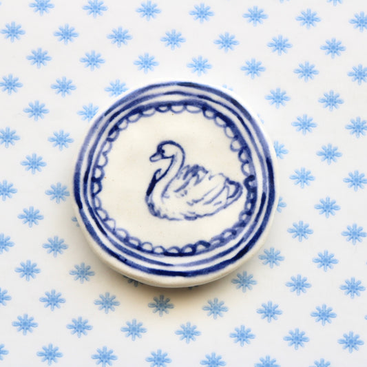 Swan With Lace Magnet