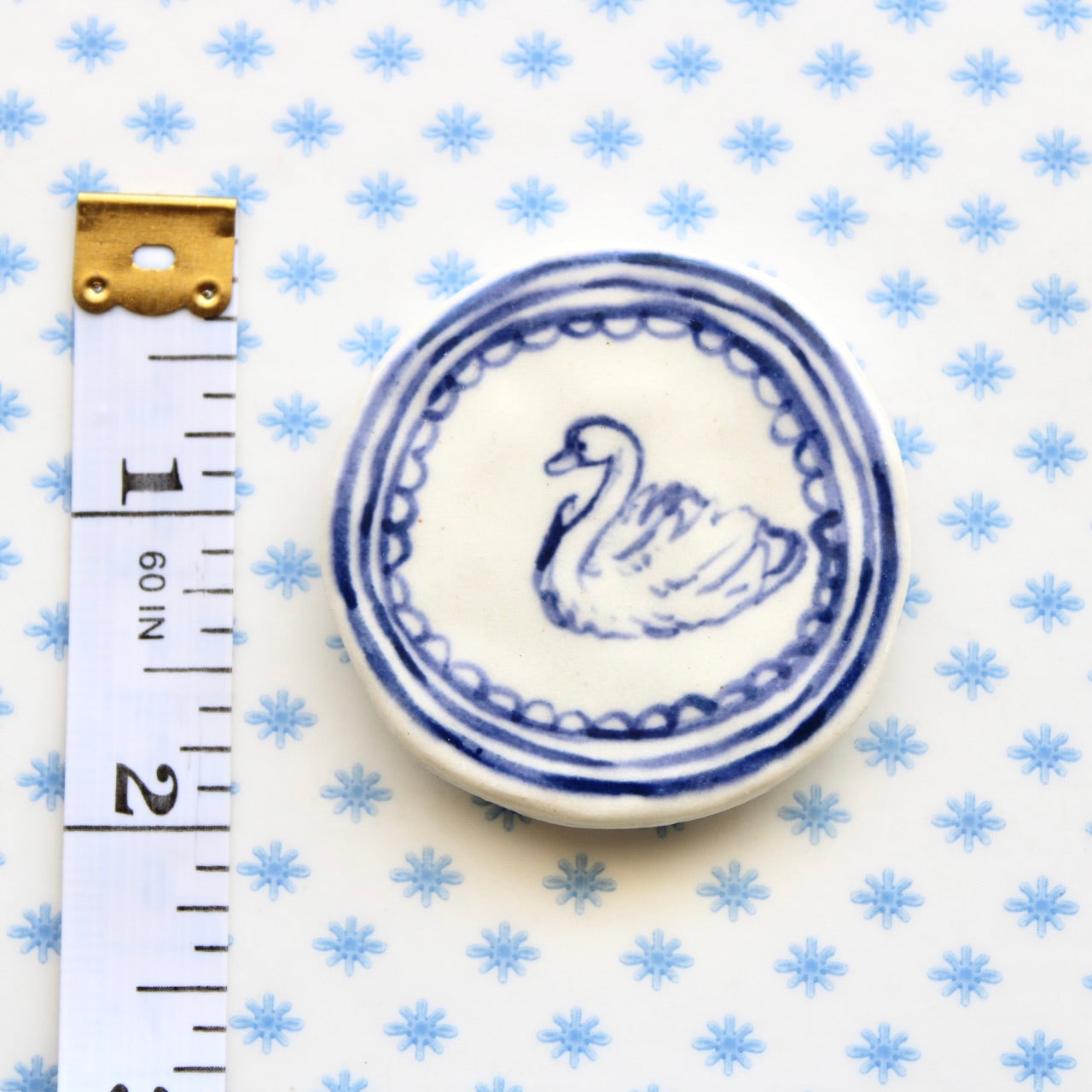Swan With Lace Magnet