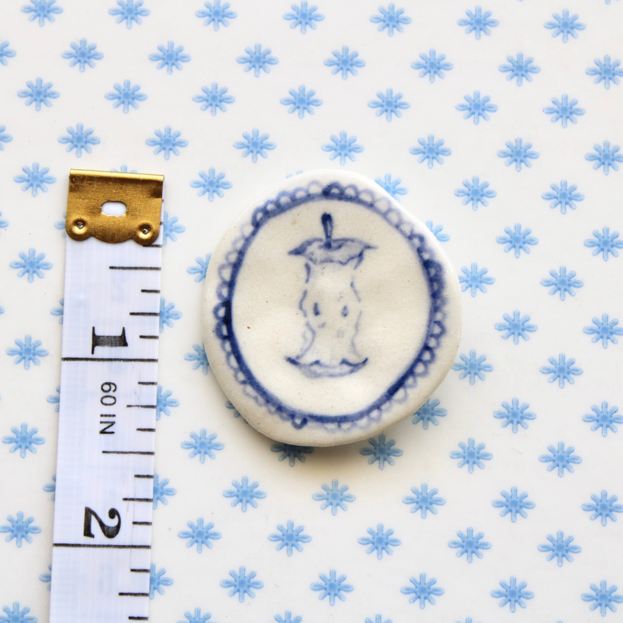 Apple With Lace Magnet