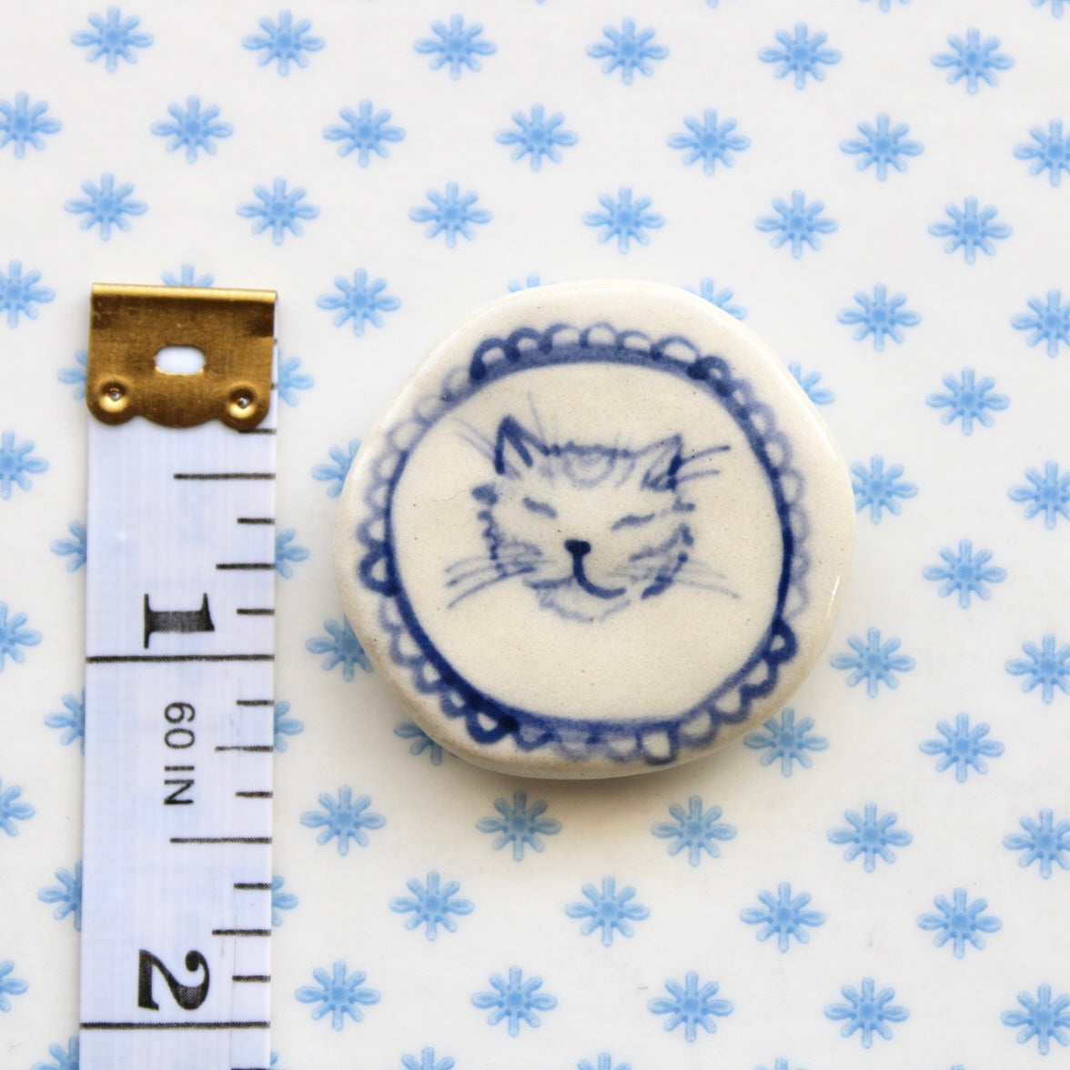 Cat Face With Lace Magnet