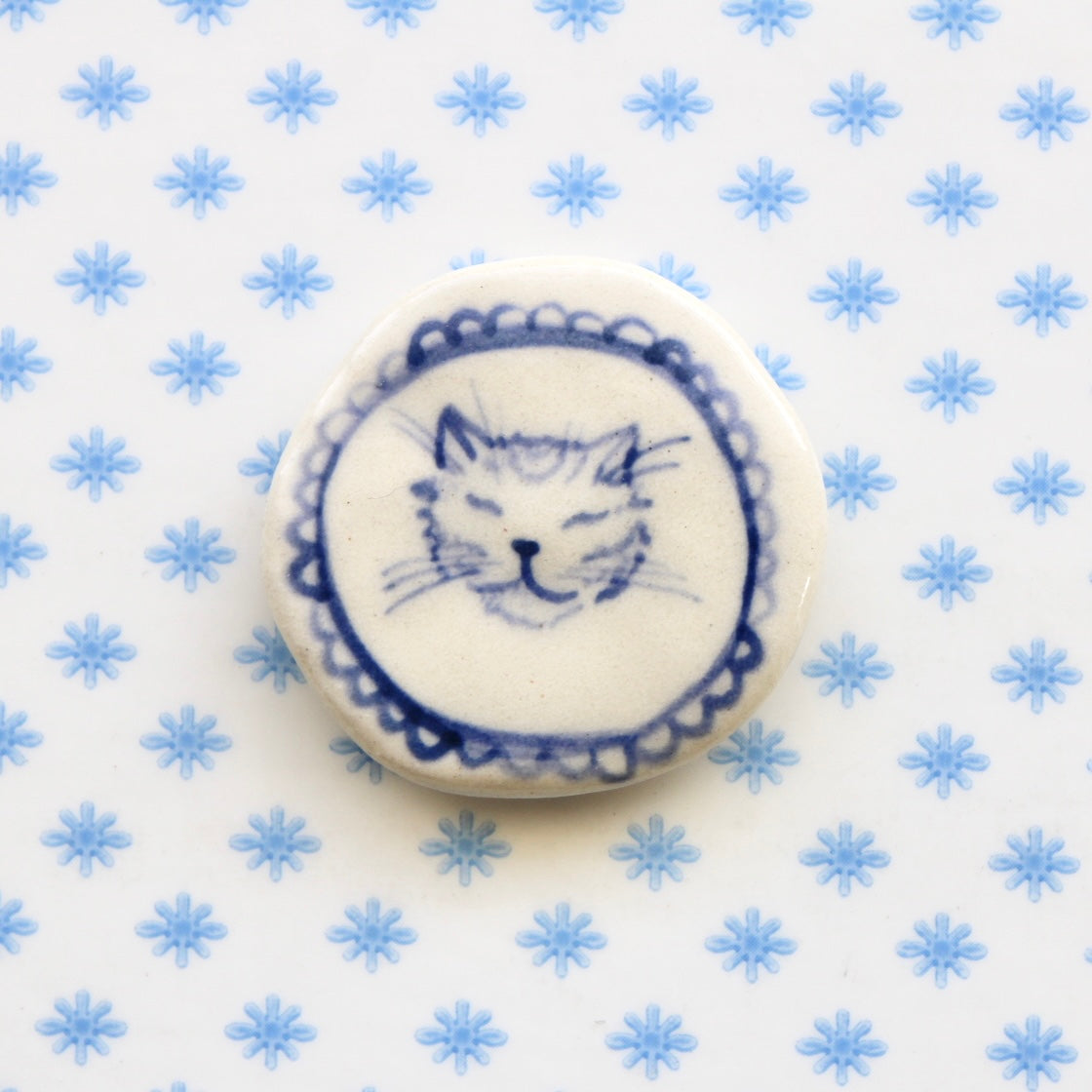Cat Face With Lace Magnet