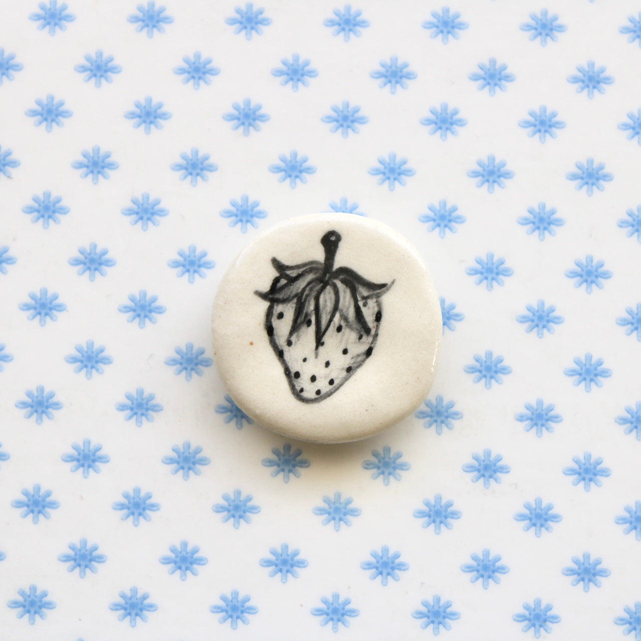 Strawberry Magnet in Black