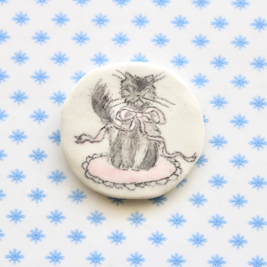 Cat With Bow Magnet in Color