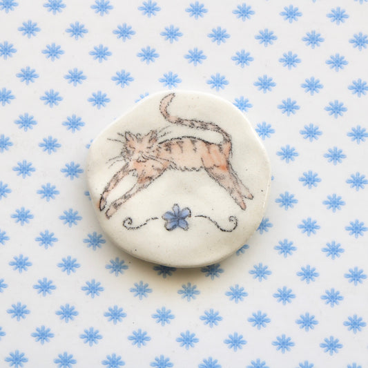 Kitty Magnet in Color