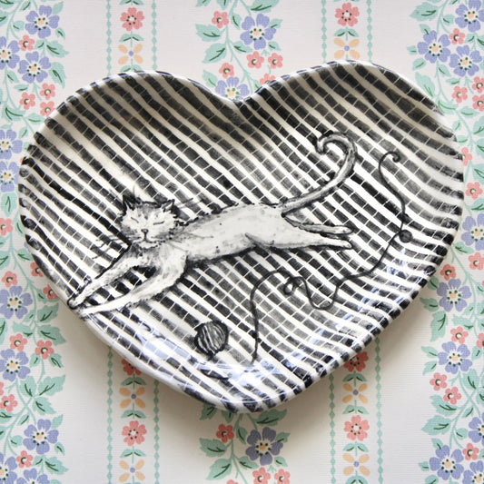 Lounging Kitty Heart Dish In Black
