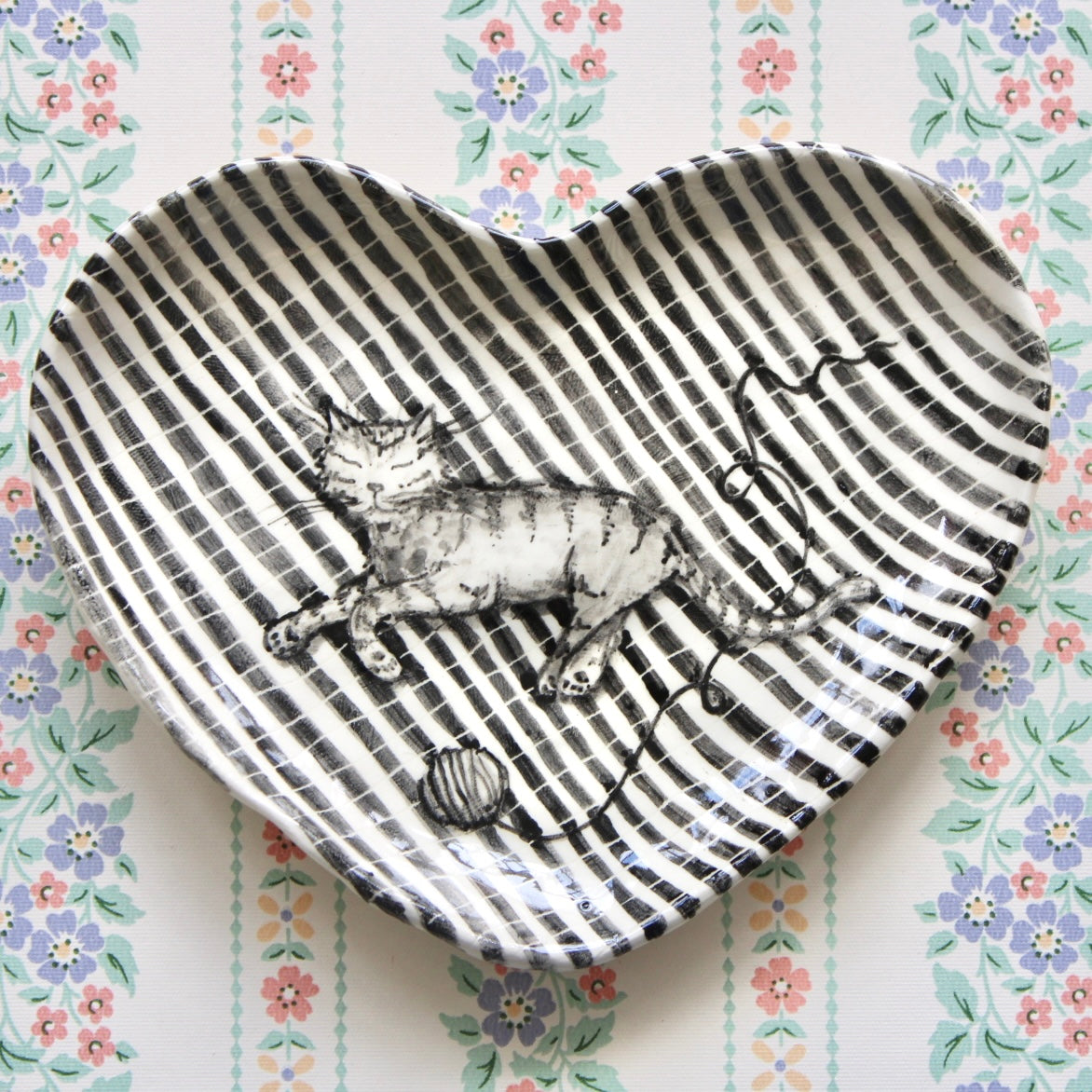 Lounging Kitty Heart Dish In Black II