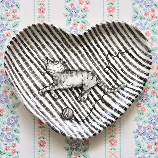 Lounging Kitty Heart Dish In Black II