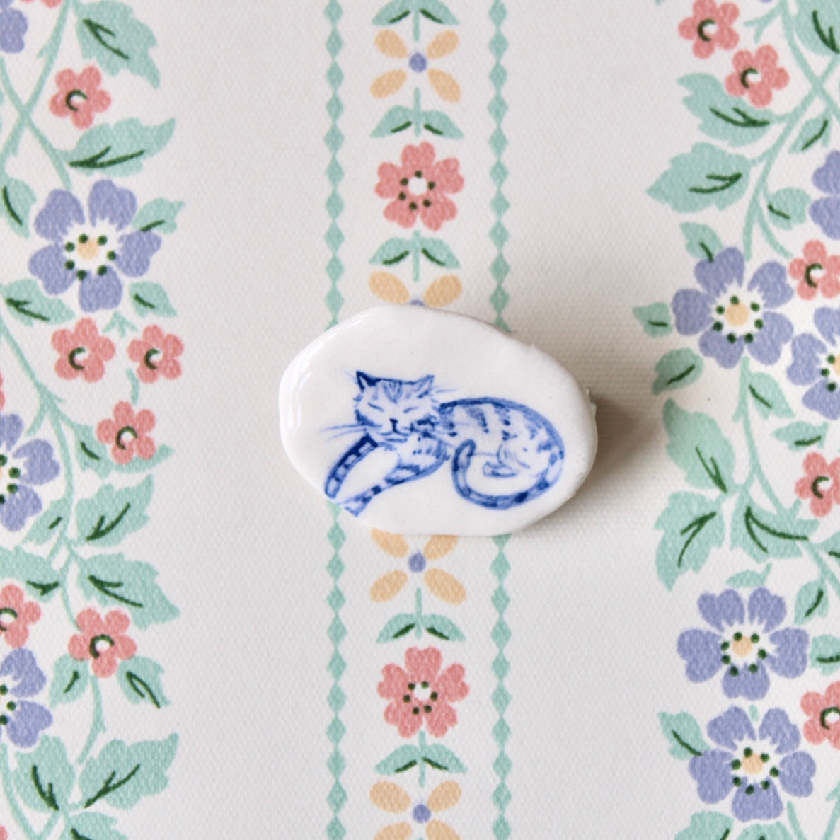 Laying Kitty Brooch